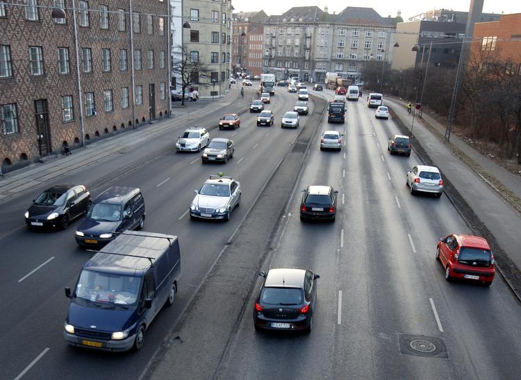 Pendlere. På landsplan pendler hver femte dansker nu dagligt fra bopælskommunen til den kommune, de arbejder i. 