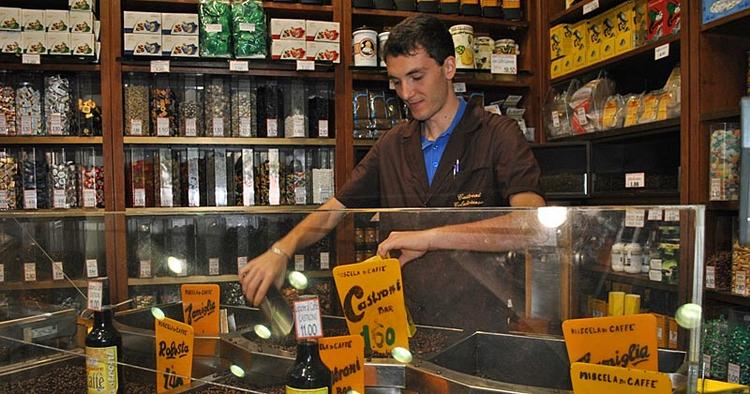 Institution. Castroni er en institution i Rom og stammer fra 1932. 