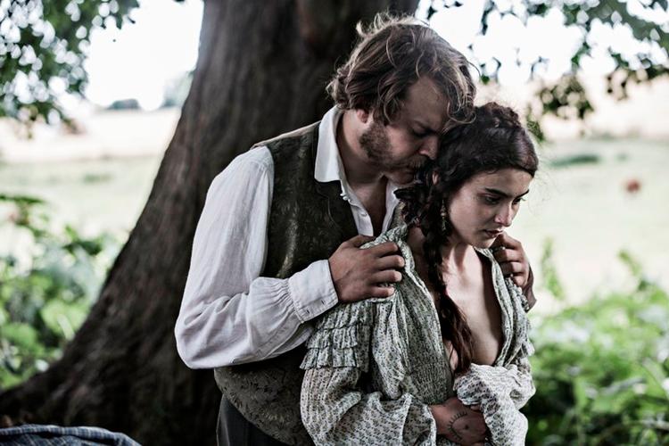 Forfald. Baronens søn Didrich (Pilou Asbæk) voldtager sigøjnerpigen Sofia (Eva Josefikova) i tredje afsnit af '1864'. 