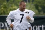 legende.  Ben Roethlisberger træner på Pittsburgh Steelers anlæg. 