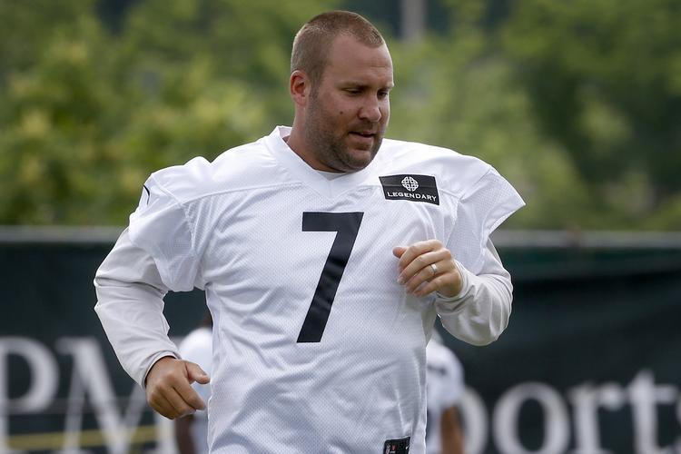 legende.  Ben Roethlisberger træner på Pittsburgh Steelers anlæg. 