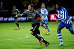 USTABIL. Brøndbys svenske  angriber Johan Elmander – her i løbeduel med Esbjergs Eddi Gomes – kæmper stadig forat finde topformen. 