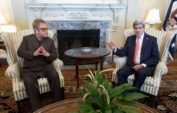 Aidskamp. Kerry og Elton har nu slået pjalterne sammen. 