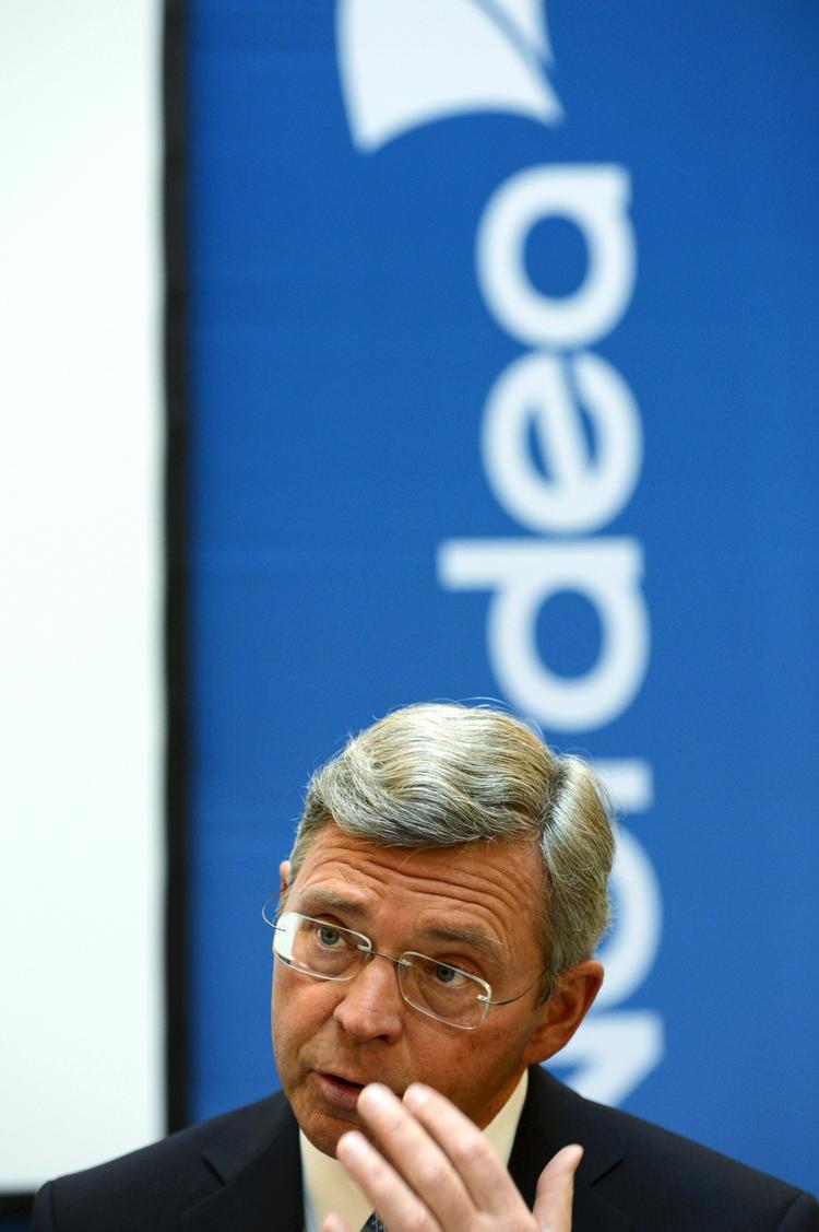 kritiker. Christian Clausen har siden 2007 været øverste direktør i Nordea, og nu deltager danskeren i et kor af erhvervsledere, som kritiserer den nye svenske regerings retorik. 