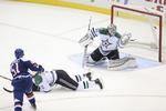 hattrick. Frans Nielsen (tv) scorer sit andet mål i det hattrick, danskeren imponerede med i kampen mod Dallas Stars. 