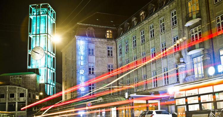 Aarhus har droppet sit slogan 'Aarhus - Danish for progress' i erkendelse af, at byen ikke tog det til sig. 