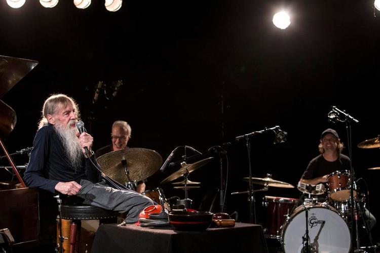 stjernemøde. Den ene af koncertens to hovedpersoner, Torben Ulrich (tv.), sammen med Claus Bøje og Lars Ulrich. 