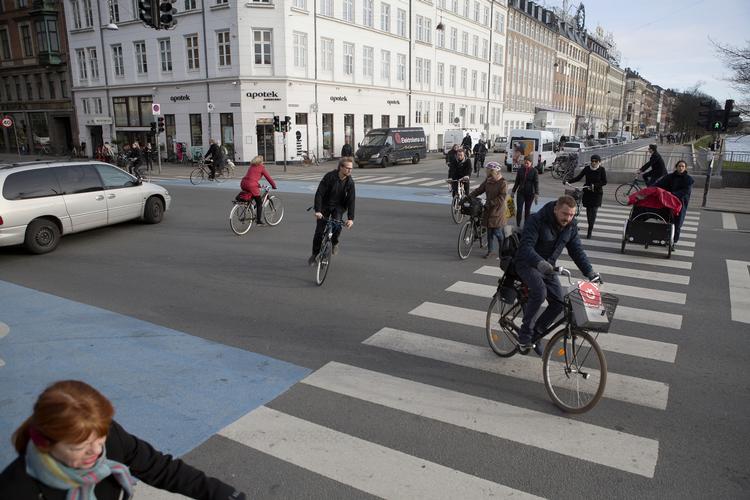 Cyklister. Min datter er blevet kørt ned på dosseringen af en cyklist, som mente at eje retten til sin bane, skriver Thue Ravn. 
