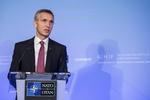 NATO. Ruslands handlinger i Ukraine er et brud på folkeretten, siger Stoltenberg. 