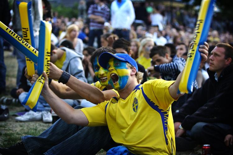 nulløsning. Den svenske krone har ikke været billigere i næsten fire år, efter at Sveriges Riksbank har sænket renten til 0. 