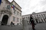 Magtfaktor. En vagt bevogter den italienske præsidentbolig i Rom. I dag vidnede præsident, den 89-årige Giorgio Napolitano, i en omfattende sag om mafiaen. 