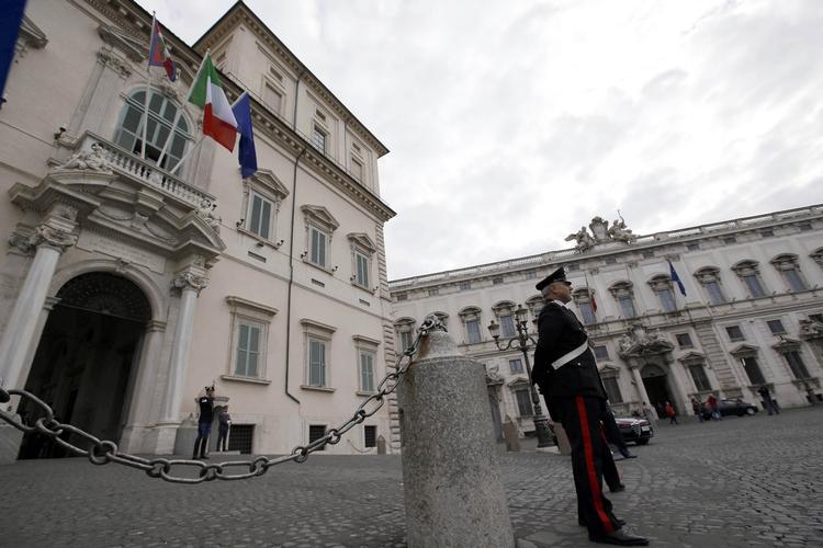 Magtfaktor. En vagt bevogter den italienske præsidentbolig i Rom. I dag vidnede præsident, den 89-årige Giorgio Napolitano, i en omfattende sag om mafiaen. 