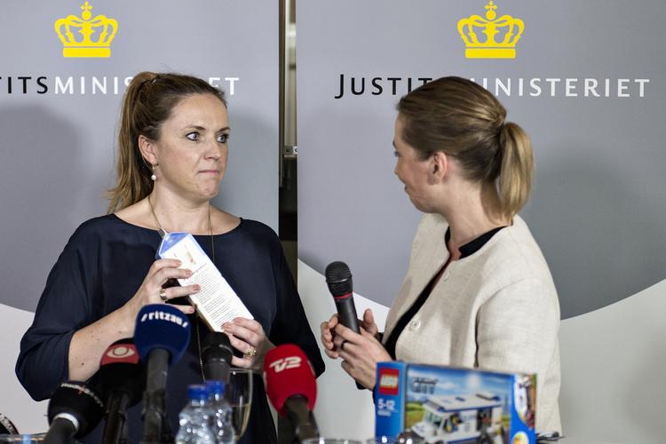 Arbejdsmiljø. De ansatte i Justitsministeriet, hvor der netop har været ministerudskiftning fra Hækkerup til Frederiksen,  er stressede. 