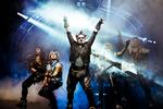 ROCK YOU! Ole Thestrup fører an som »lean, mean sexmachine« i et musketershow, der tynges af en træg historie. 