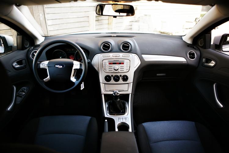 bilister. Det sidste de ældre har lyst til at give afkald på er bilen. Det er bilproducenterne udemærket klar over. 