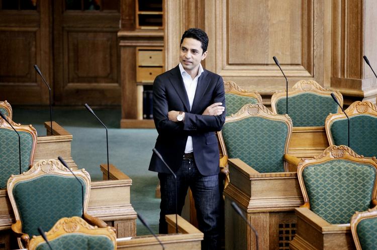 FALD. Socialminister Manu Sareen mener, at regeringens beslutning om at afskaffe fattigdomsydelserne og loftet over børne- og ungeydelserne har haft effekt på fattigsdommen i børnefamilier. 