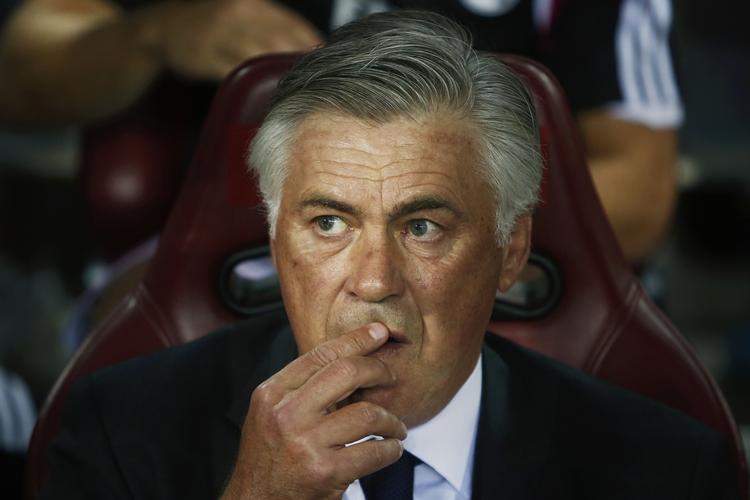 SIGNAL. Hvis Carlo Ancelotti fik muligheden, ville han lukke munden på Sepp Blatter. 