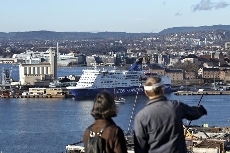 Byferie. Oslo er en populær storby at tage til for danskere. Men vil man af sted fra Aarhus Lufthavn er billetten i mange tilfælde dyrere end fra andre danske lufthavne, viser undersøgelse. 