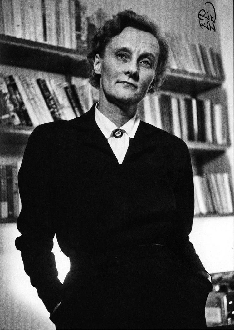sammensat. Astrid Lindgren var en kompleks person, og spillet mellem lys og mørke, latter og smerte, som skabte stor litteratur, prægede også hendes eget liv. Foto fra bogen: Anna Riwkin 