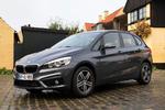 højere. Man sidder højt og har en fin fornemmelse af rummelighed i den nye BMW 218i Active Tourer. 
