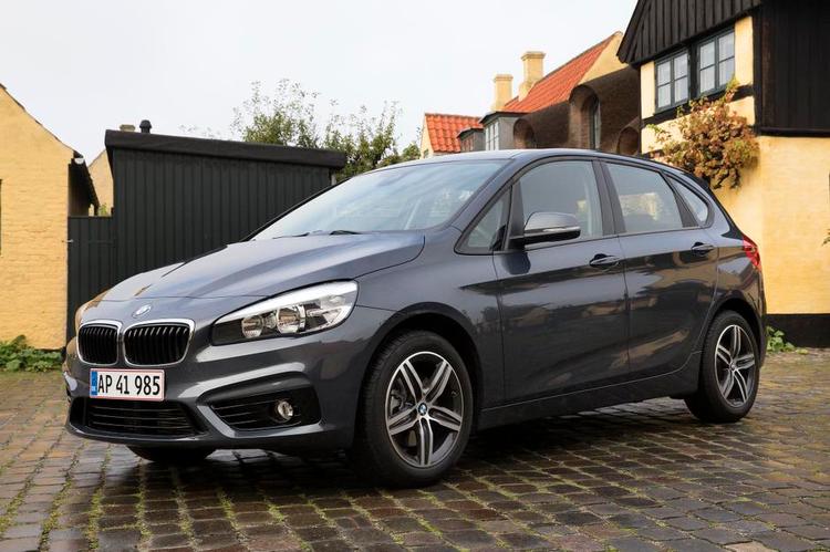 højere. Man sidder højt og har en fin fornemmelse af rummelighed i den nye BMW 218i Active Tourer. 