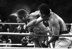 jubilæum. Muhammed Ali får et stød ind på George Foreman under 'The Rumble in the Jungle' i Zaire. 