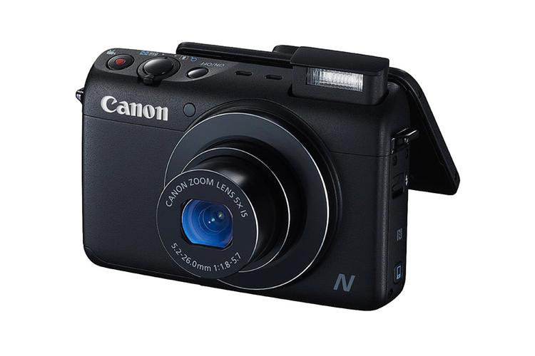 Klik. Skab en sjov historie ved at optage både dig selv og dit motiv på samme tid med et Canon Power Shot N100. 