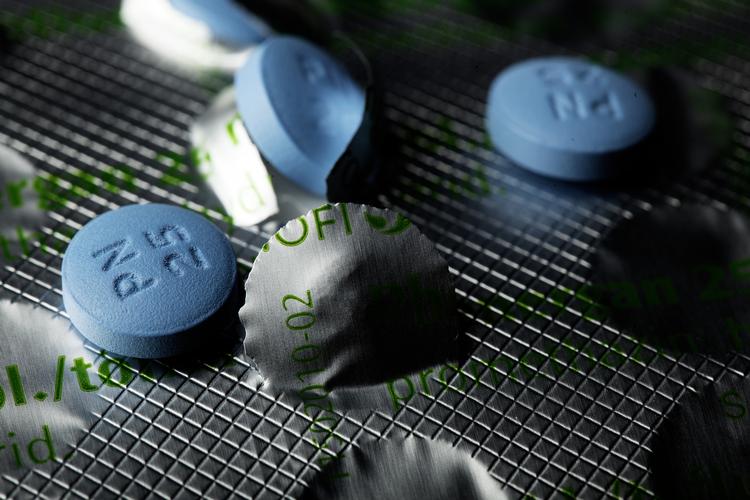 tilskud. Kronisk syge bør højst betale 3.775 kroner om året for medicin. Men mange betaler meget mere, fordi de ikke søger kronikertilskud. 