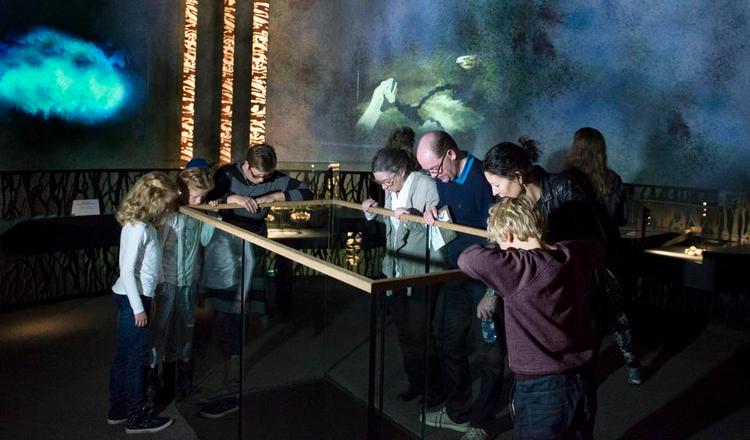 Succes. Nye museer som Moesgaard Museum ved Aarhus har allerede succes med digitale tiltag, hvor familier strømmer til for at sanse og lege sig til indsigt. 