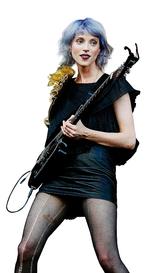 uortodoks. Med sit lyslilla Madam Mim-hår er St. Vincent nem at få øje på. Men hendes musik er rigeligt markant i sig selv. 
