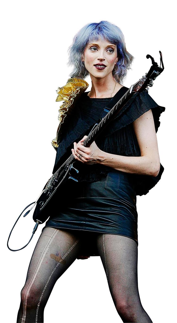 uortodoks. Med sit lyslilla Madam Mim-hår er St. Vincent nem at få øje på. Men hendes musik er rigeligt markant i sig selv. 