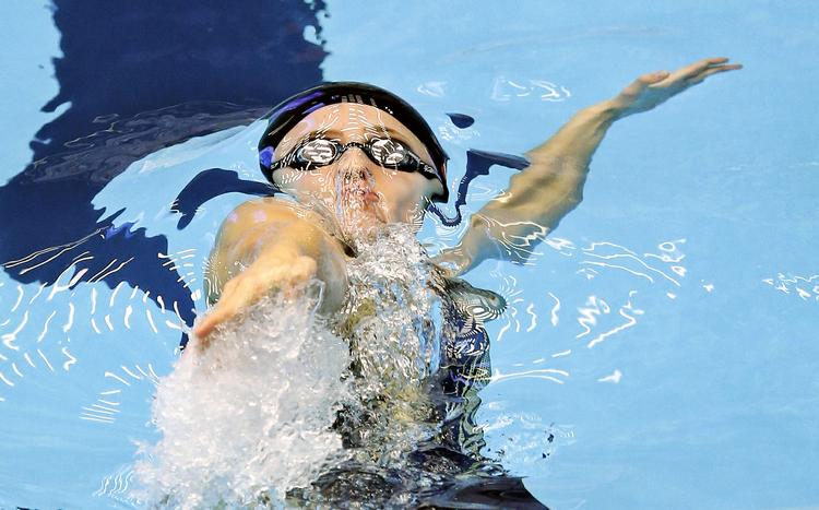 VM-UDTAGET. Selv om hun i 200 meter rygcrawl manglede fire tiendedele sekund i at kvalificere sig, blev Sarah Bro i dag udtaget til kortbane-VM. 