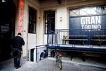 Nedefra. Københavneriet befinder sig godt inde i den gamle fabrikshal. Også selv om det føles, som om man er meget langt fra Søerne. 