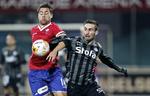 Udebanesejr. FC Vestsjællands Rasmus Festersen i duel med Esbjergs Magnus Lekven. 