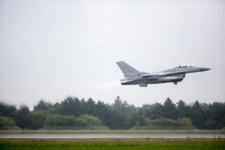 Luftrum. Danske F-16 fly bliver oftere sendt i luften for at afvise russiske fly. 