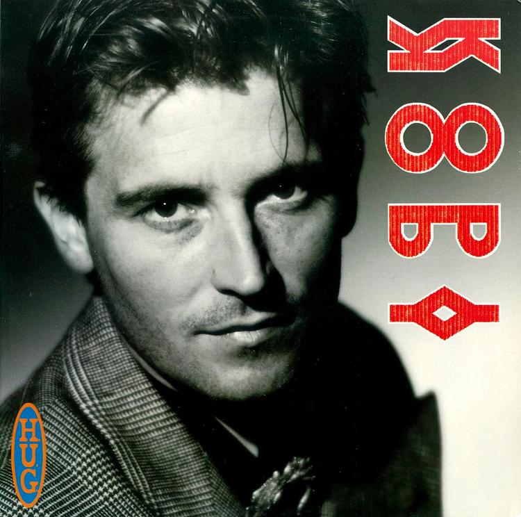 Pladekunstner. Politikens kunstredaktør har anmeldt alle Lars H.U.G.s pladeomslag fra 'City Slang' til hans seneste '10 Sekunders Stilhed'. Her ses Lars H.U.G. på coveret til 'Kopy' fra 1989. 