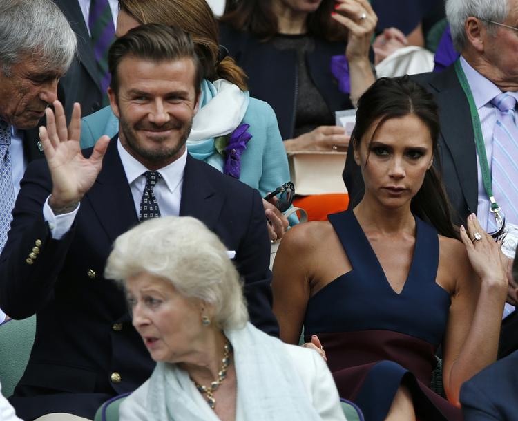 formuende. Victoria Beckhama fotograferet sammen med husbonden David ved Wimbledon tidligere på året. Parret hører til blandt de rigeste briter med en formue på lidt over 1,9 milliarder kroner. 