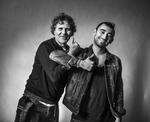 Outsiderbrand. Renzo Rosso, Diesels grundlægger (tv.), med firmaets unge kreative chef, Nicola Formichetti. »Renzo vil have, at Diesel skal være et opfindsomt mærke – en leder for outsiderne«, siger Formichetti. PR-foto 