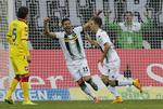 UBESEJRET. Borussia Mönchengladbach er i dagens udgave uden danskere, men holdet tæller bl.a. spanieren Alvaro Dominguez (i midten) og Patrick Herrmann (th.), der scorede et mål og lagde op til et i dag. 