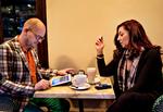 Demonstration. Thomas Nymann og April Chris er begge heteroseksuelle, men de har homoseksuelle venner, der er blevet chikaneret verbalt og fysisk. Nu laver de et regnbueoptog for større accept af mennesker, der lever ander- ledes end normen. Foto: Jacob Ehrbahn 