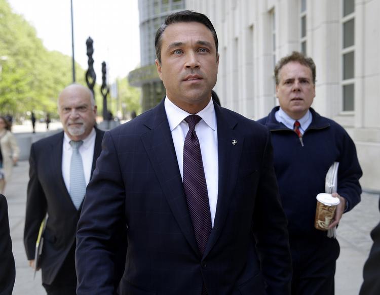 Tiltalt. Kongresmedlem, tidligere 'special agent', eks-forretningsmand og politisk overlever - fire titler, som passer på Michael Grimm. 