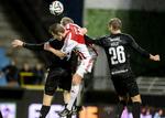 Superliga. Anders K. Jacobsen fra AaB snyder Dennis Flinta  og Thorbjørn Holst Rasmussen fra Silkeborg. 