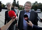 Regeringen har indledt en advokatundersøgelse af, om det skal have konsekvenser for Erling Andersen (billedet) og Peter Loft, at de har givet Ombudsmanden vildledende oplysninger. Selv afviser Erling Andersen, at det skulle være tilfældet. 