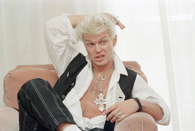 Punk. Billy Idols stemme er stadig så smidig som kattens, skriver anmelder Joakim Grundahl. 