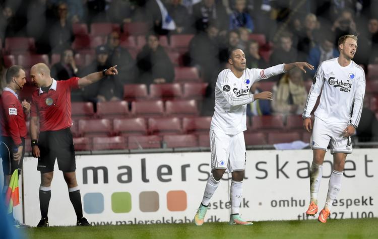 Comeback? Nicolai Jørgensen (th) spillede sin seneste landskamp for et år siden, da Norge blev slået 2-1. 