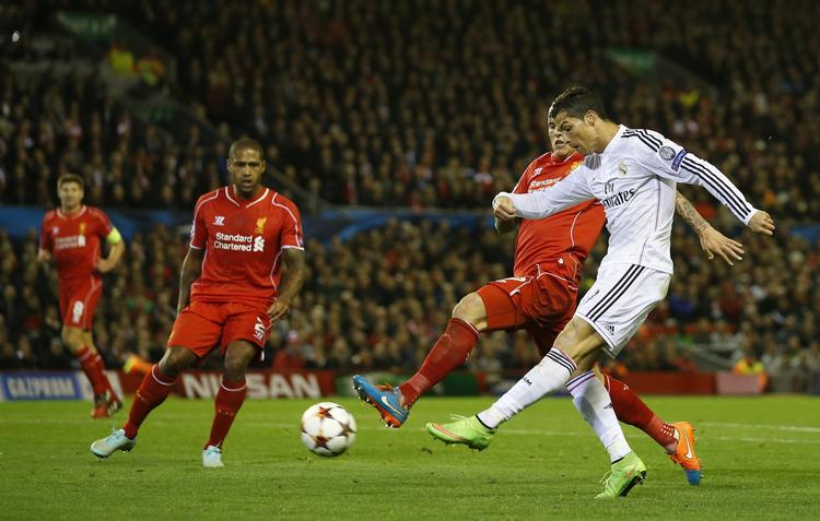 70. Næste Gang Cristiano Ronaldo (th)  scorer i Champions League, så tangerer han Real Madrid-ikonet Raúls rekord på 71 pletskud i mesterligaen. 