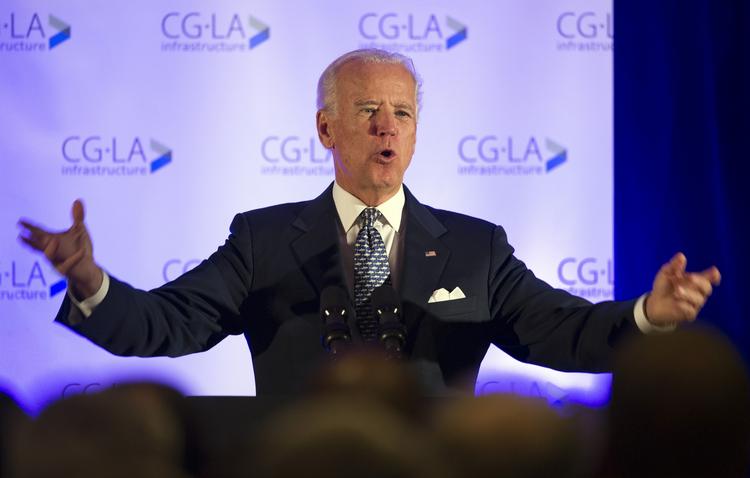 Kampagne. Vicepræsident Joe Biden støtter demokratiske Dan Maffei under et besøg i DeWitt i New York. 