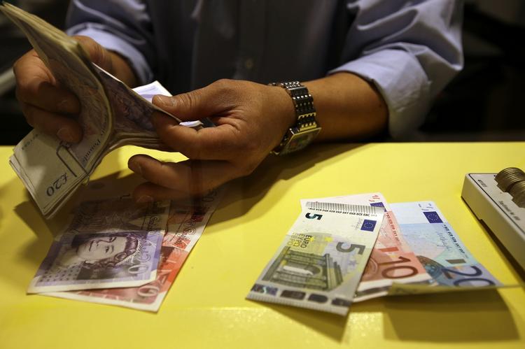 skatteål. EU-kommissionen har tidligere anslået, at alene de europæiske lande årligt går glip af 7.500 milliarder kroner på grund af skatteunddragelse. 