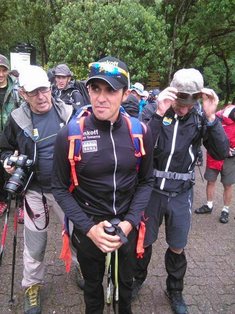 Contador. Kongen og sit følge på vej op mod Afrikas top. 