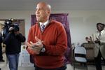 Senator for demokraterne, Cory Booker, har stemt i midtvejsvalget. Han kæmper i Newark mod republikaneren Jeff Bell. 